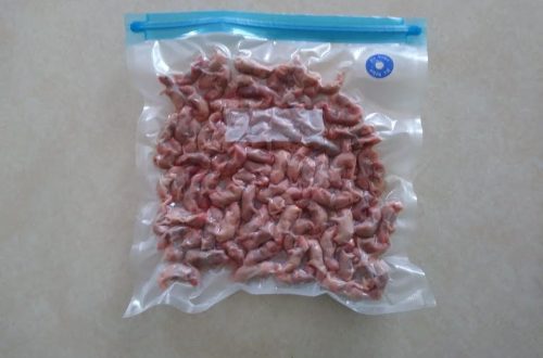 Food for rodents in vacuum packaging